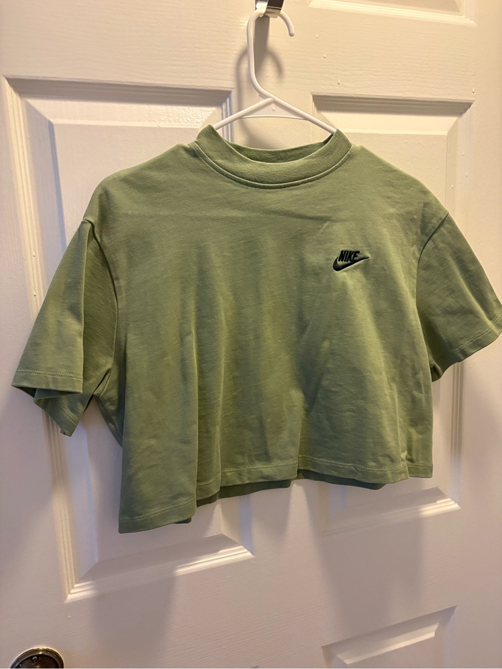 SOLD: Nike Women’s Short Sleeve Crop Tee in Sage Green with Black Logo - Picture 1 of 3